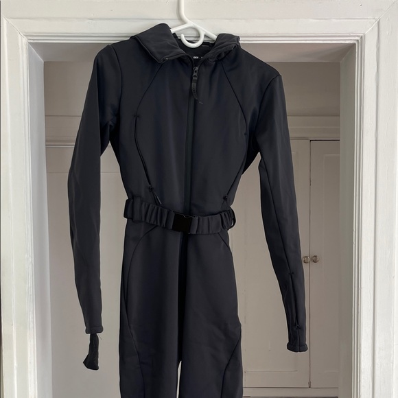 4505 ski & snow Jackets & Blazers - Black One-Piece Jumpsuit with Hood and Belt